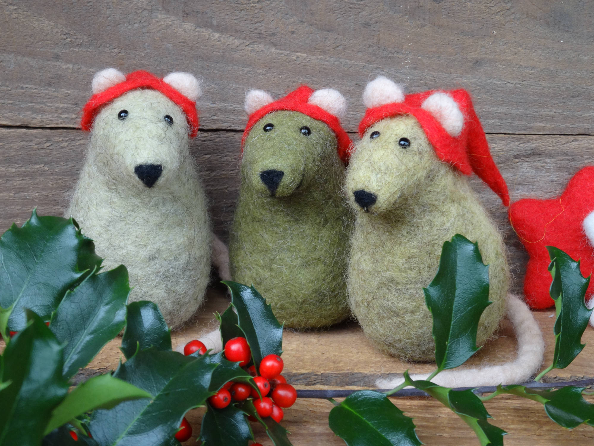 Drei gefilzte Weihnachtsmäuse