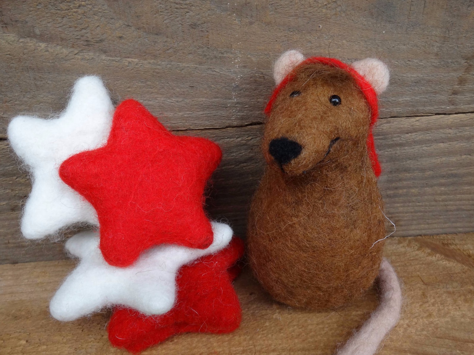 Filzmaus mit Filzsternen