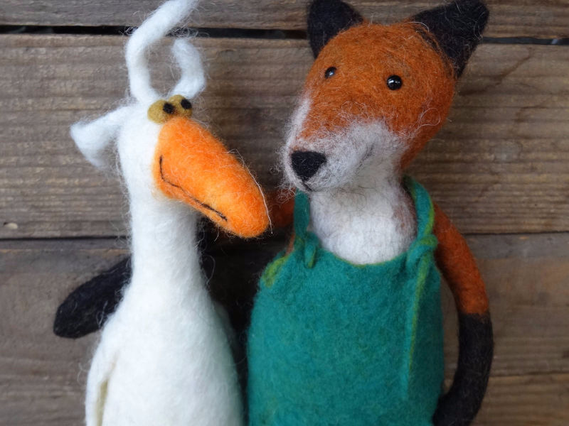 Gefilzter Fuchs und gefilzte Gans