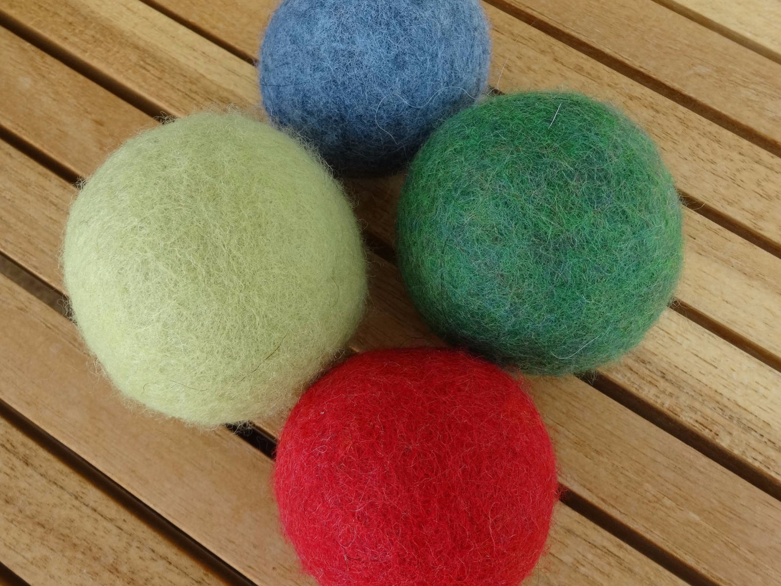 Bunte Filzbälle