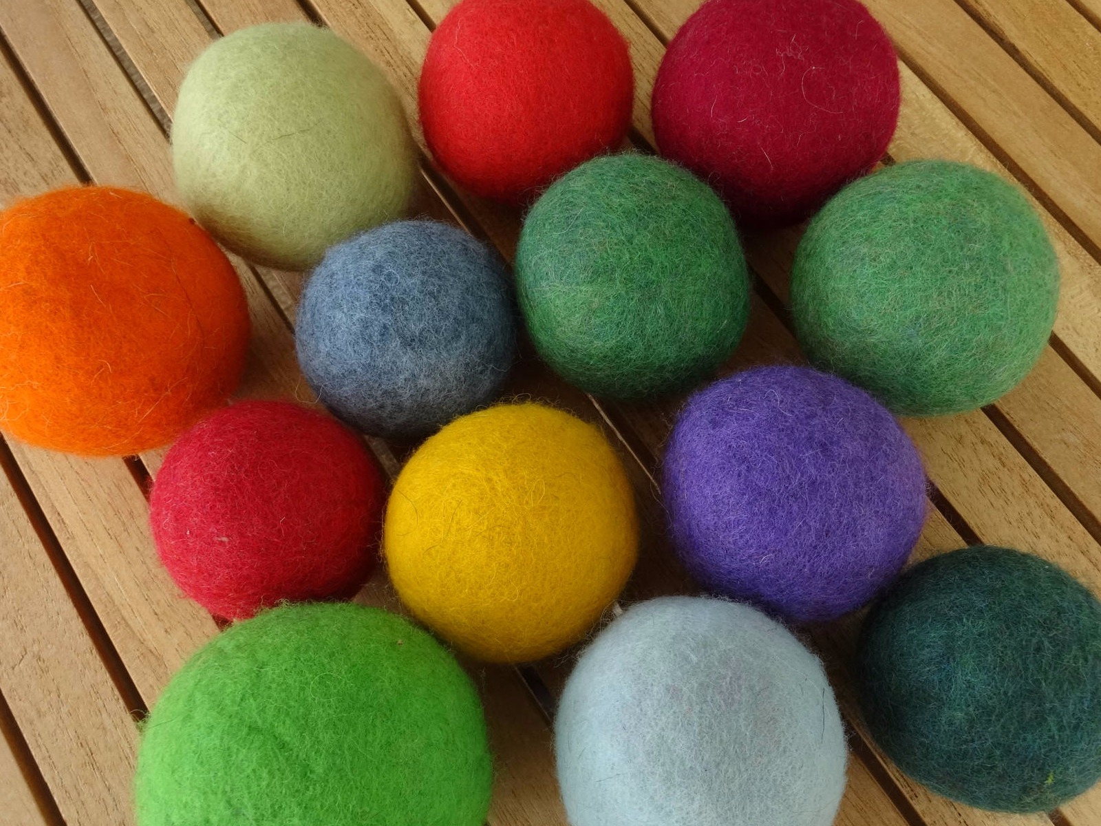 Bunte Filzbälle